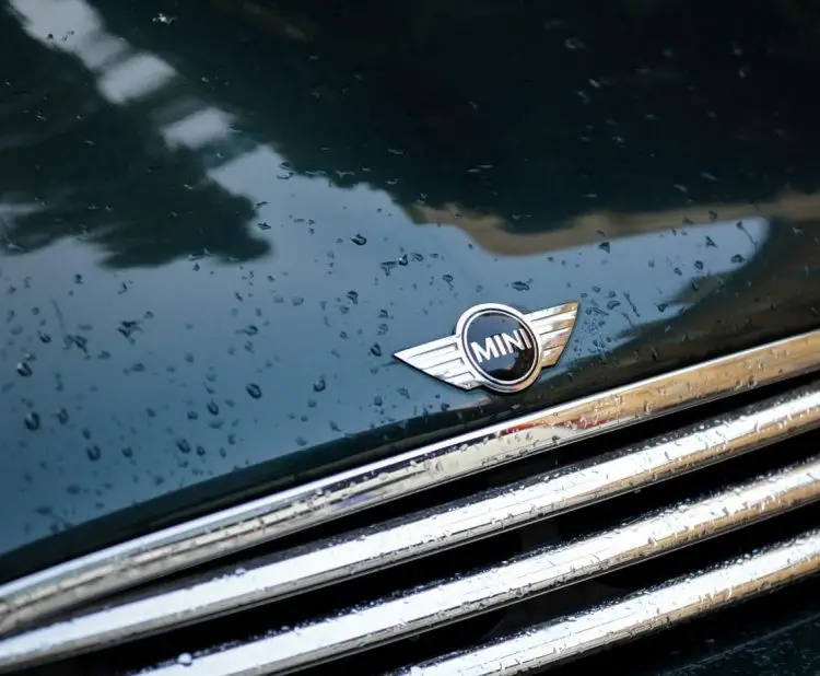 2017 08 26 asegura el sueno de tu bebe con el ruido del motor de un modelo mini 1