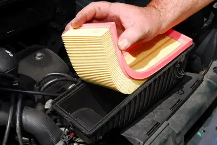 2014 08 08 como cambiar el filtro de aire de tu automovil 1