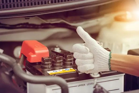 2022 10 06 como reemplazar una bateria nueva en tu coche 1