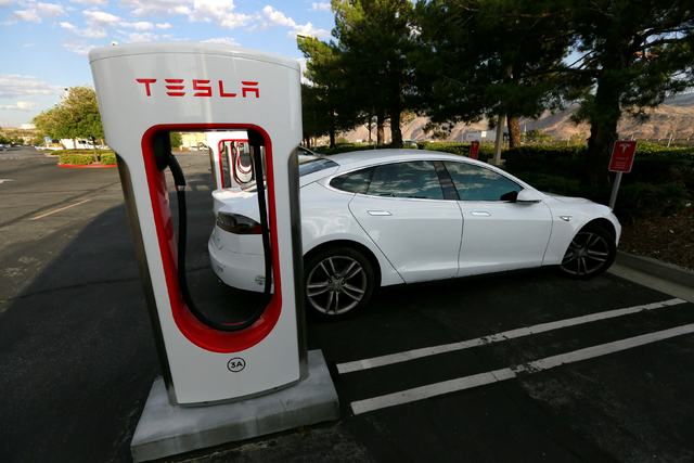 El modelo Tesla S contaminaría más que un automóvil de gasolina
