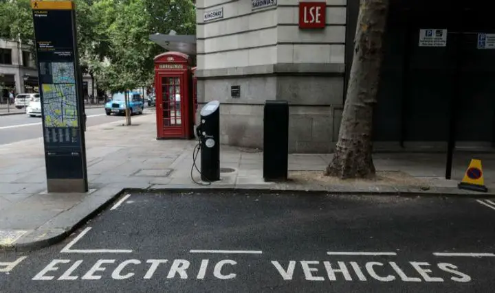 2021 05 25 gran bretana invertira 425 millones de dolares en infraestructura para vehiculos electricos 1