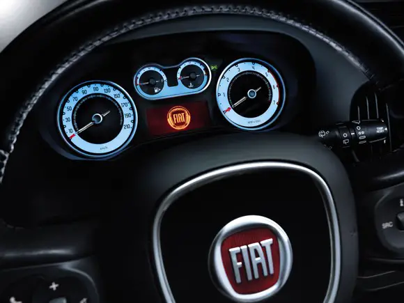 2012 04 20 imagenes oficiales del fiat 500l conoce el interior de este auto 2