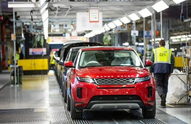 2022 11 25 jaguar reduce la produccion de coches 1