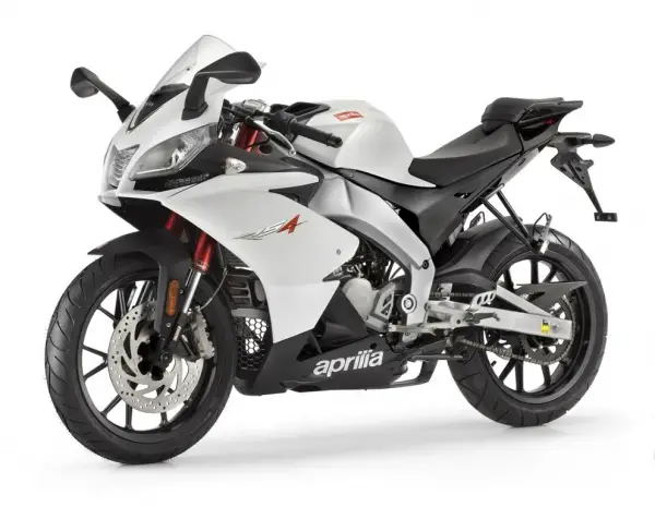 2011 06 06 la nueva moto aprilia rs4 50 y su precio 1