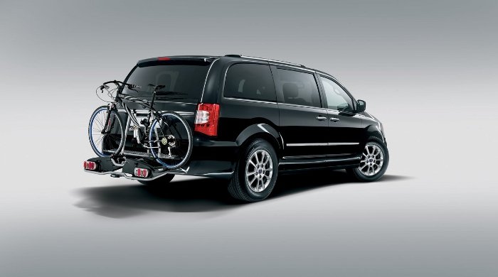 2011 12 29 lancia su nueva gama de accesorios para el thema y el voyager 1