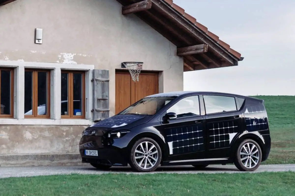 2019 04 19 startup alemana desarrollo un coche que se carga con energia solar 1
