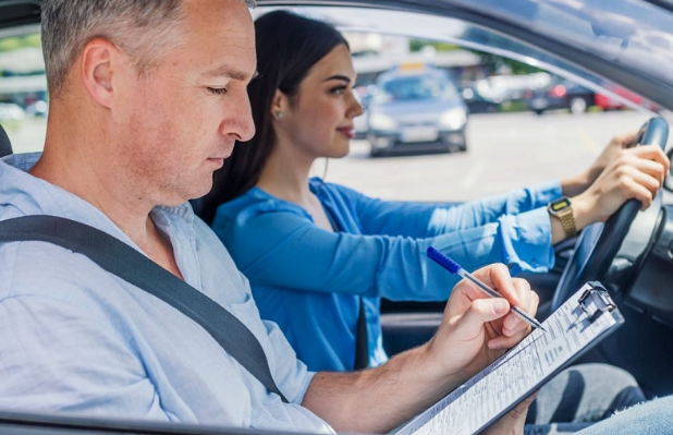 Consejos de manejo correctos para aprobar tu licencia al conducir